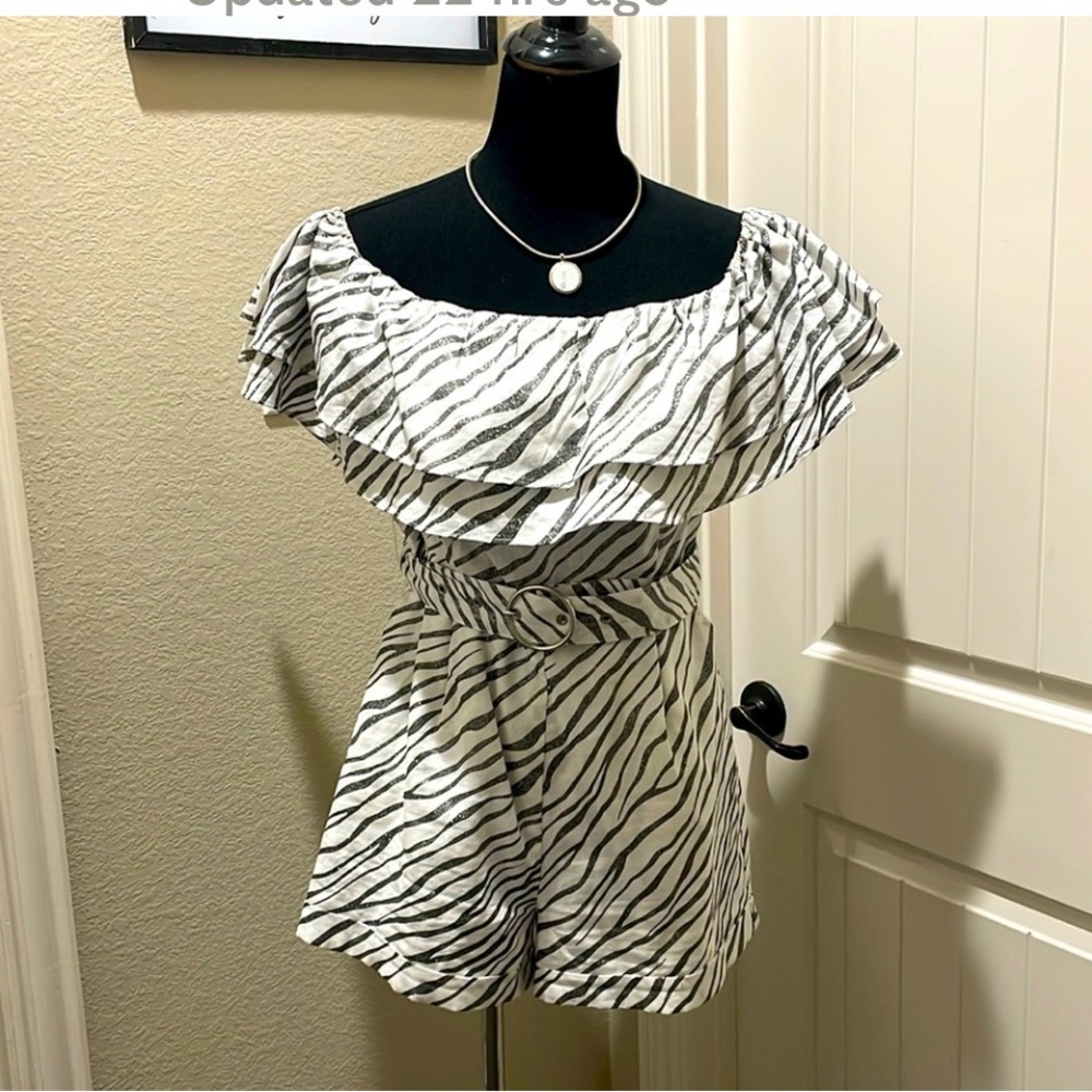 White and gray Print Off-Shoulder Romper